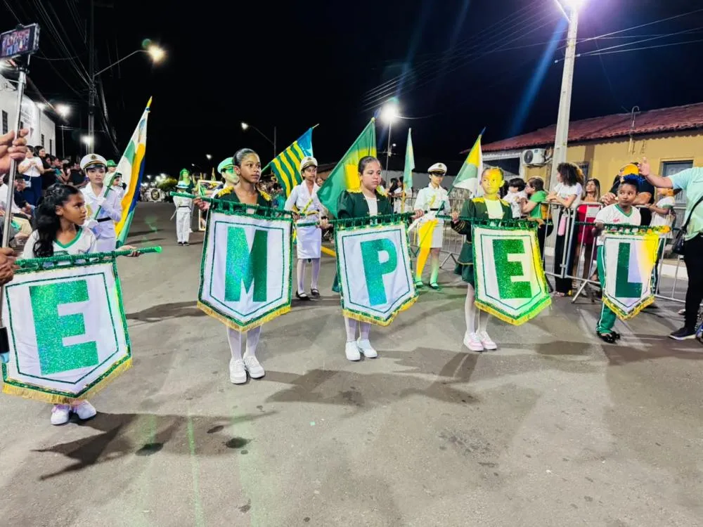 Tradicional desfile em alusão à Independência do Brasil é realizado em Porto